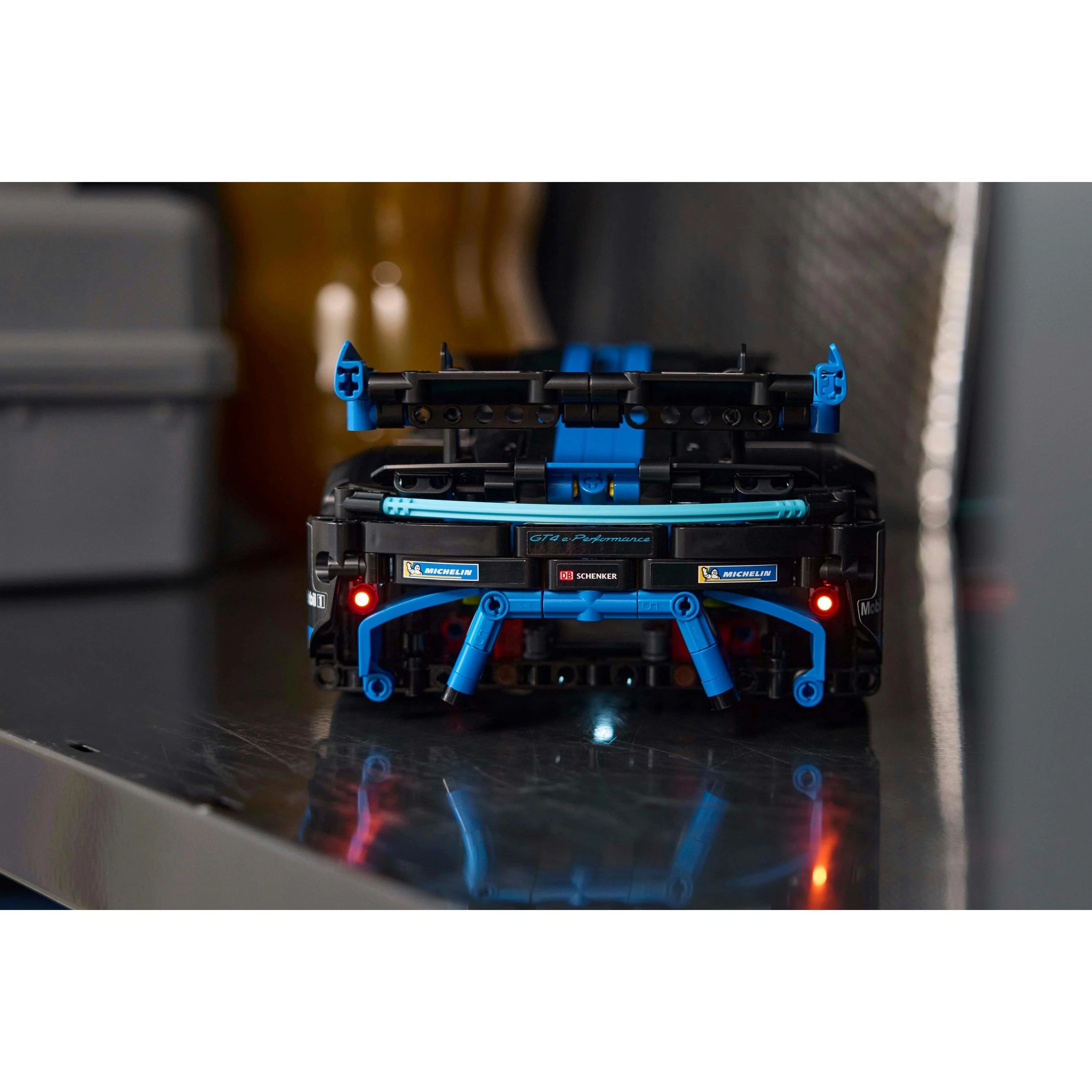 LEGO - Auto da corsa Porsche GT4 e-Performance 42176 - Image 24