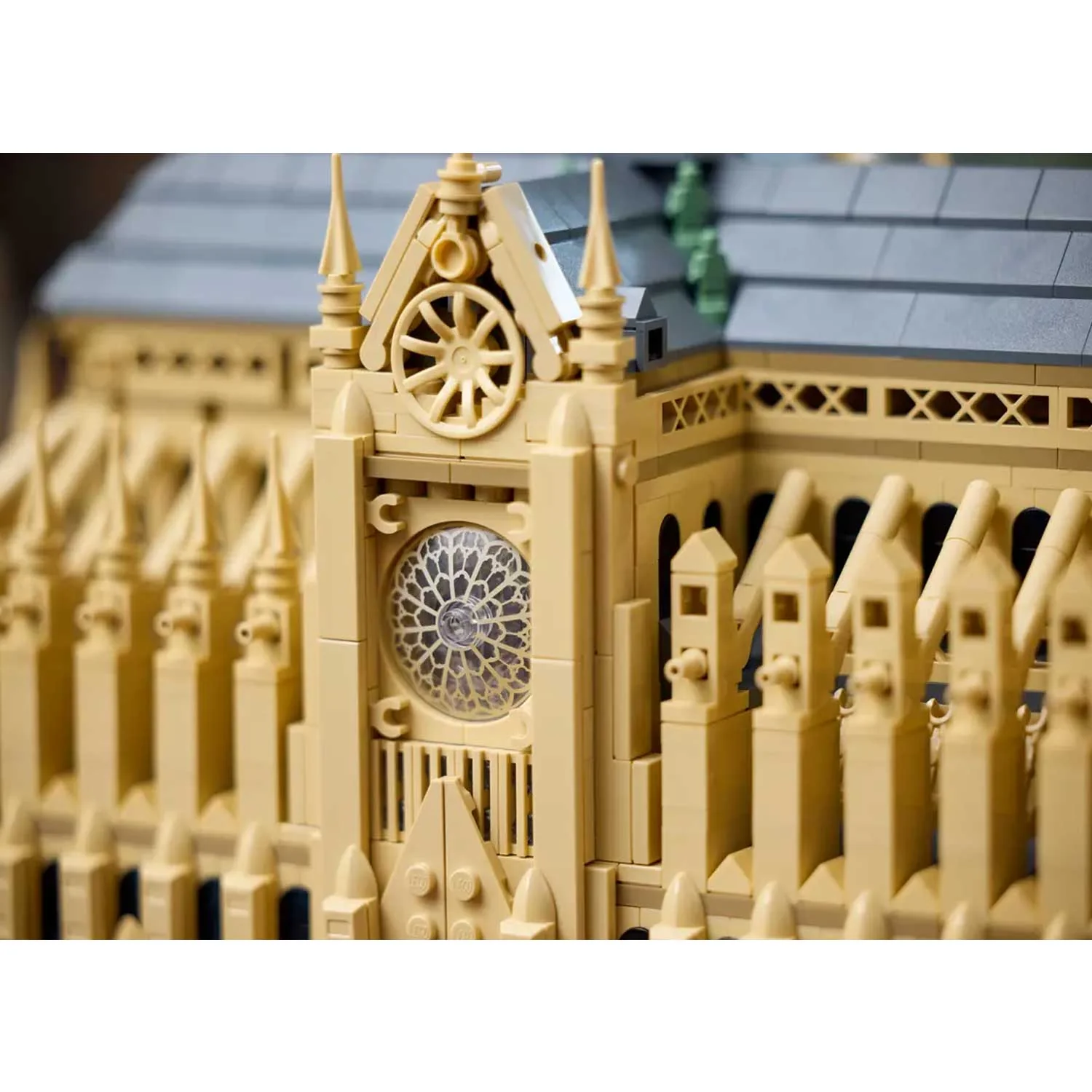LEGO - Architecture: Notre Dame De Paris 21061 - Image 15