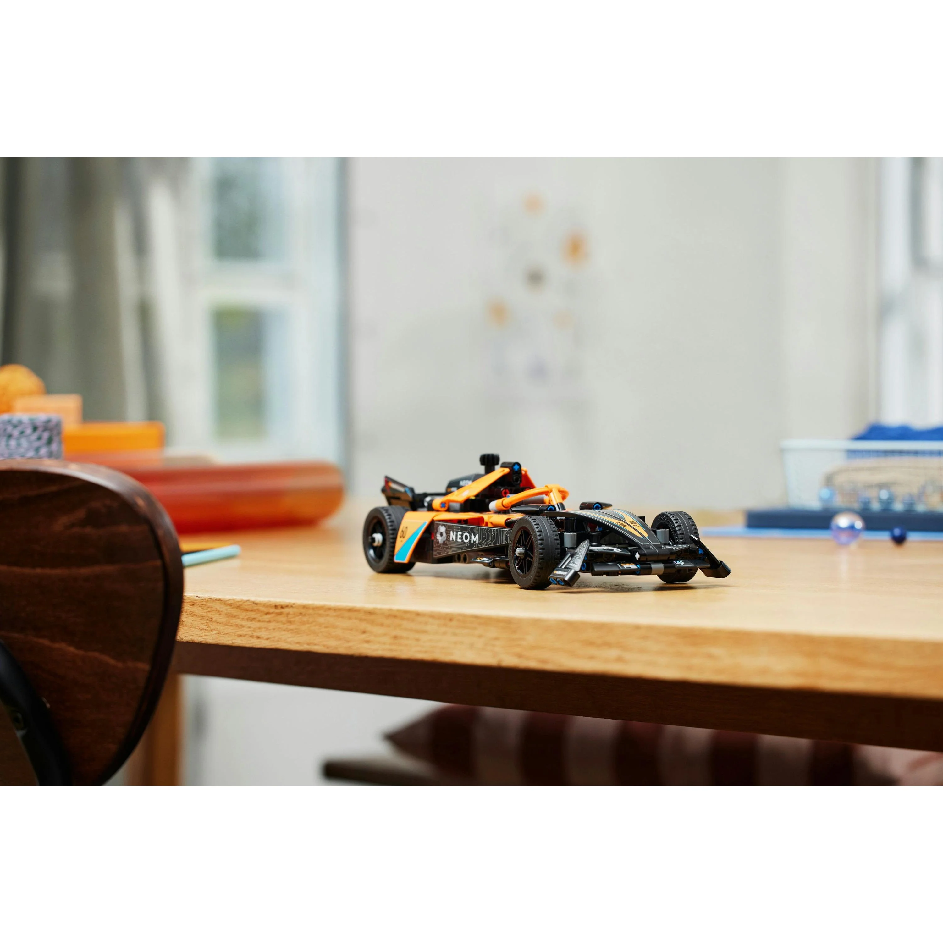 LEGO - NEOM McLaren Formula E Race Car 42169 - Image 18