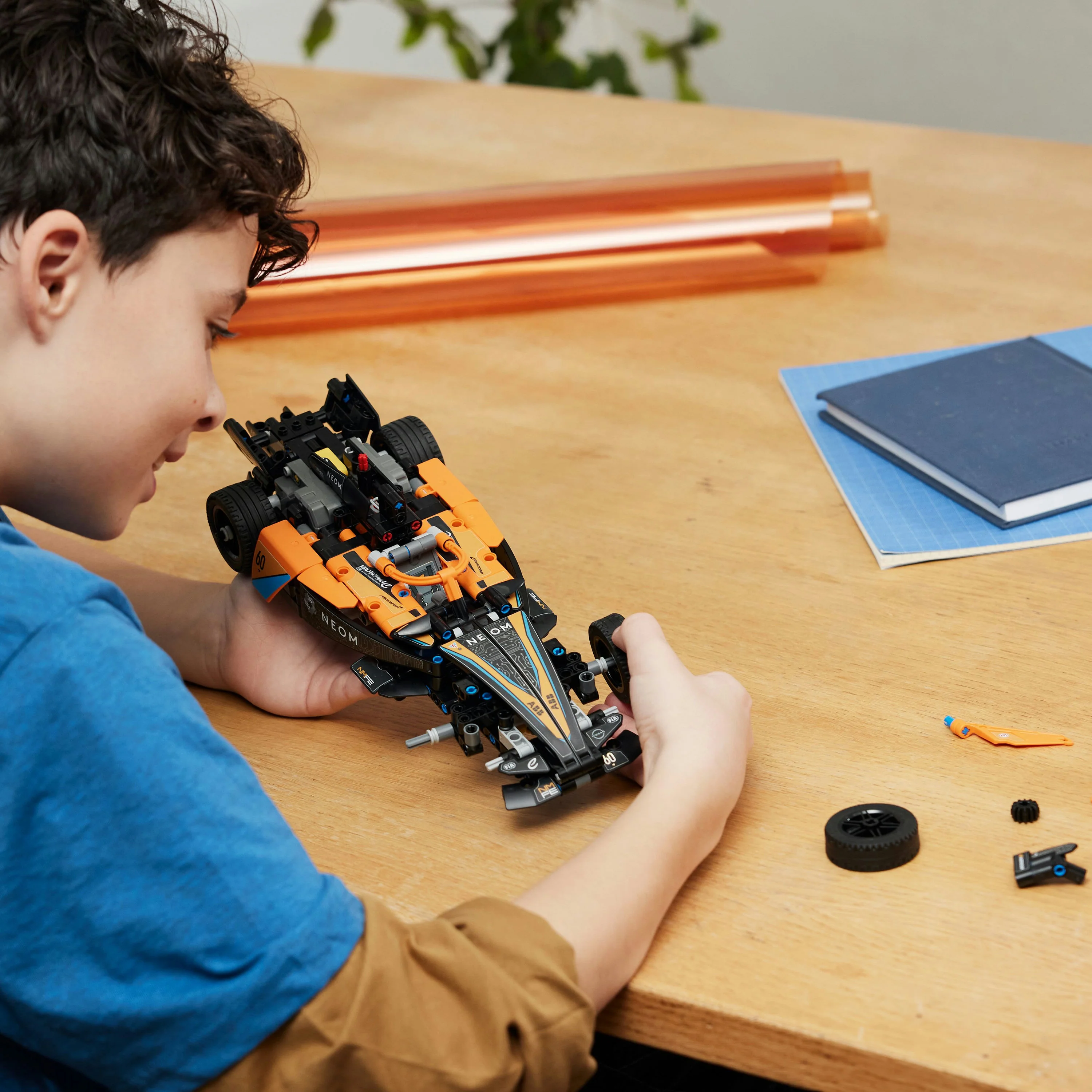 LEGO - NEOM McLaren Formula E Race Car 42169 - Image 3