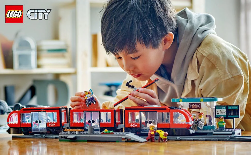 LEGO - Tram E Fermata Del Tram 60423 - Image 23